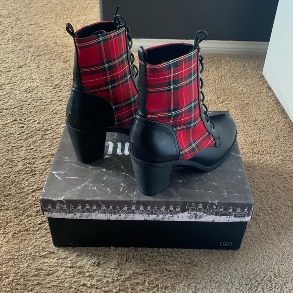 Kick in the Tartan Boot - Picture 3 of 3